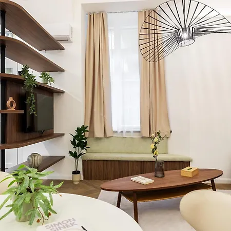 The Modernist Vasvari 6 * Budapeste