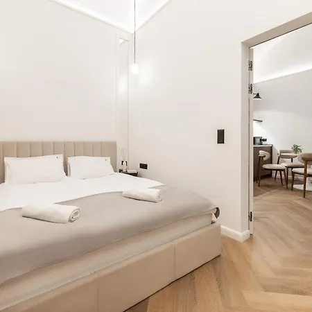 The Modernist Vasvari 6 *