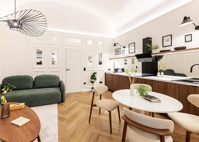 The Modernist Vasvari 6 *