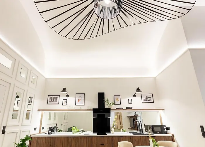 The Modernist Vasvari 6