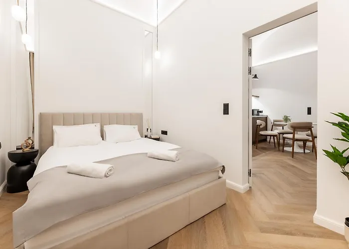 The Modernist Vasvari 6 *
